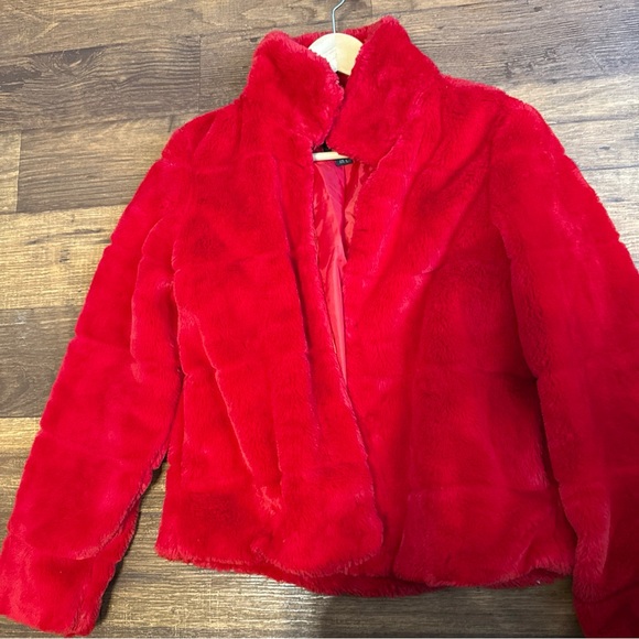 Galentines fur statement piece feminine fur coat - Picture 4 of 4